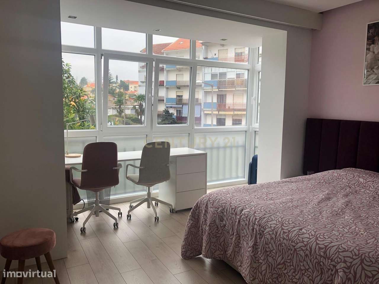 T5 completamente renovado, com 2 Suítes  em zona nobre de Coimbra OPOR-13