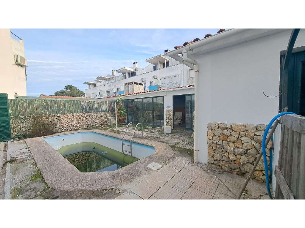 Moradia T3 +1 independente com garagem e piscina em Sesimbra-35