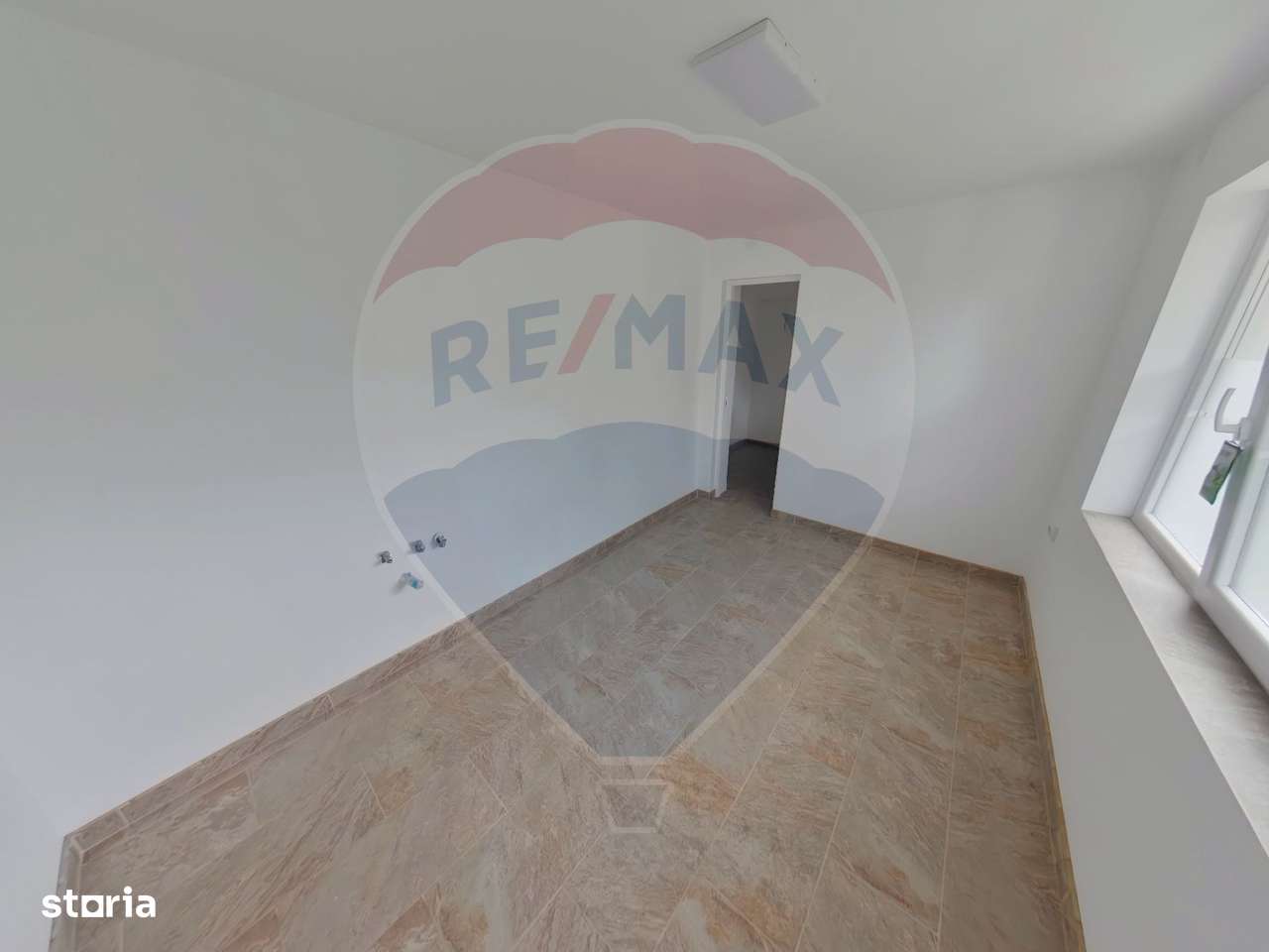 Casă / Vilă cu 3 camere de vânzare în zona Central - Imagine principală: 4/13