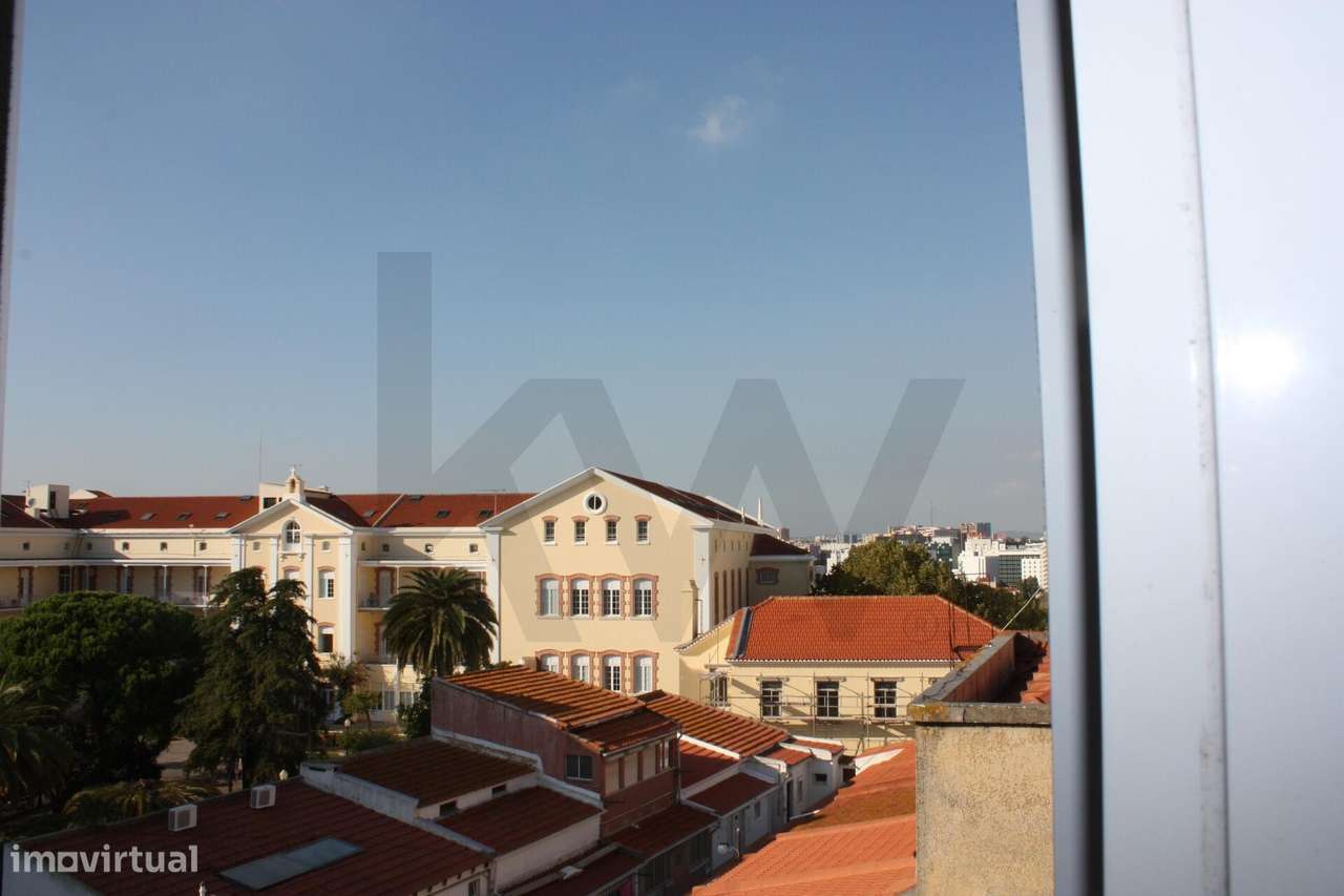 T0 c/ Varanda Acabado de Renovar - Grande imagem: 3/13