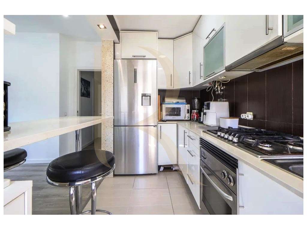 Apartamento remodelado T3 com arrecadação e elevador na Amora - Seixal - Grande imagem: 5/12