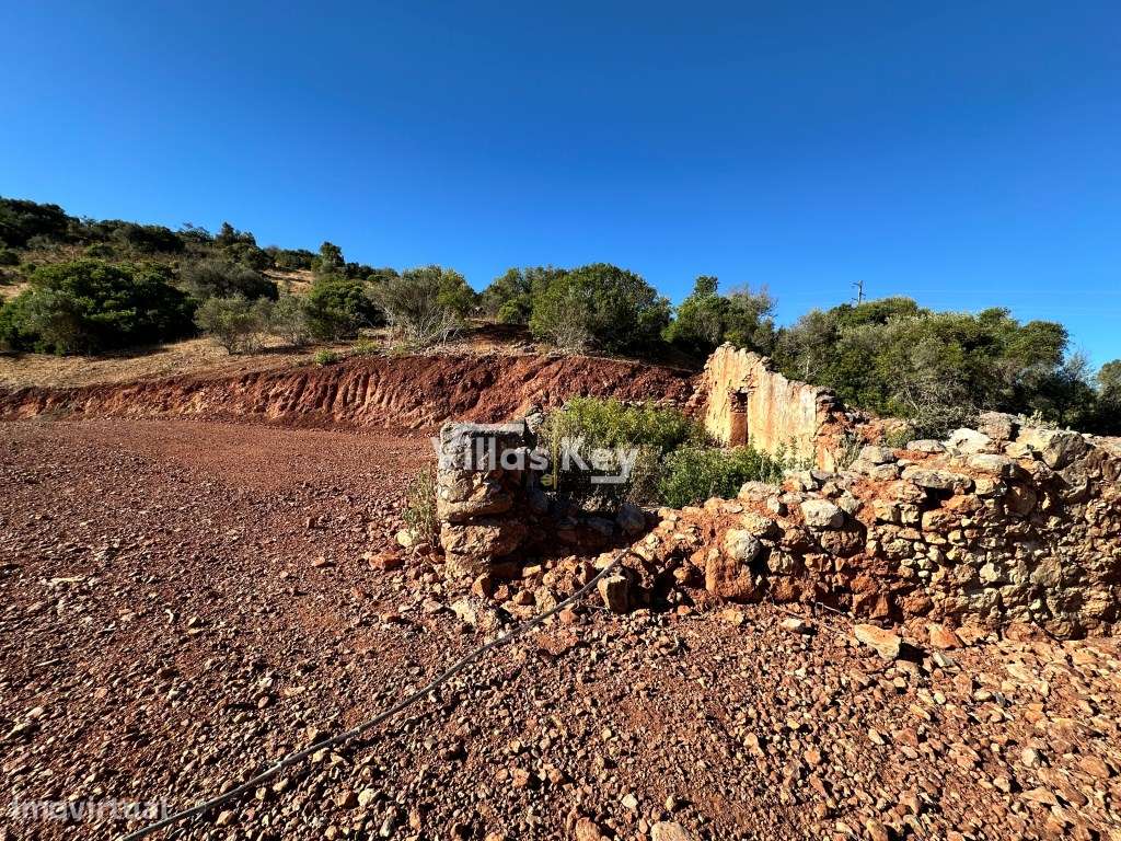 Terreno com água e luz, projeto para construir 60 m2 Odiáxere, Lagos. - Grande imagem: 1/23