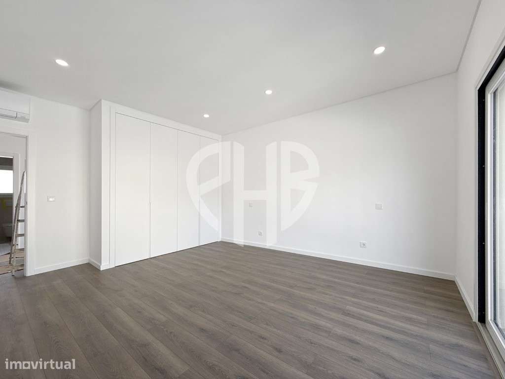 Moradia de Luxo T4 C/ Piscina e Box // Em Construção-41