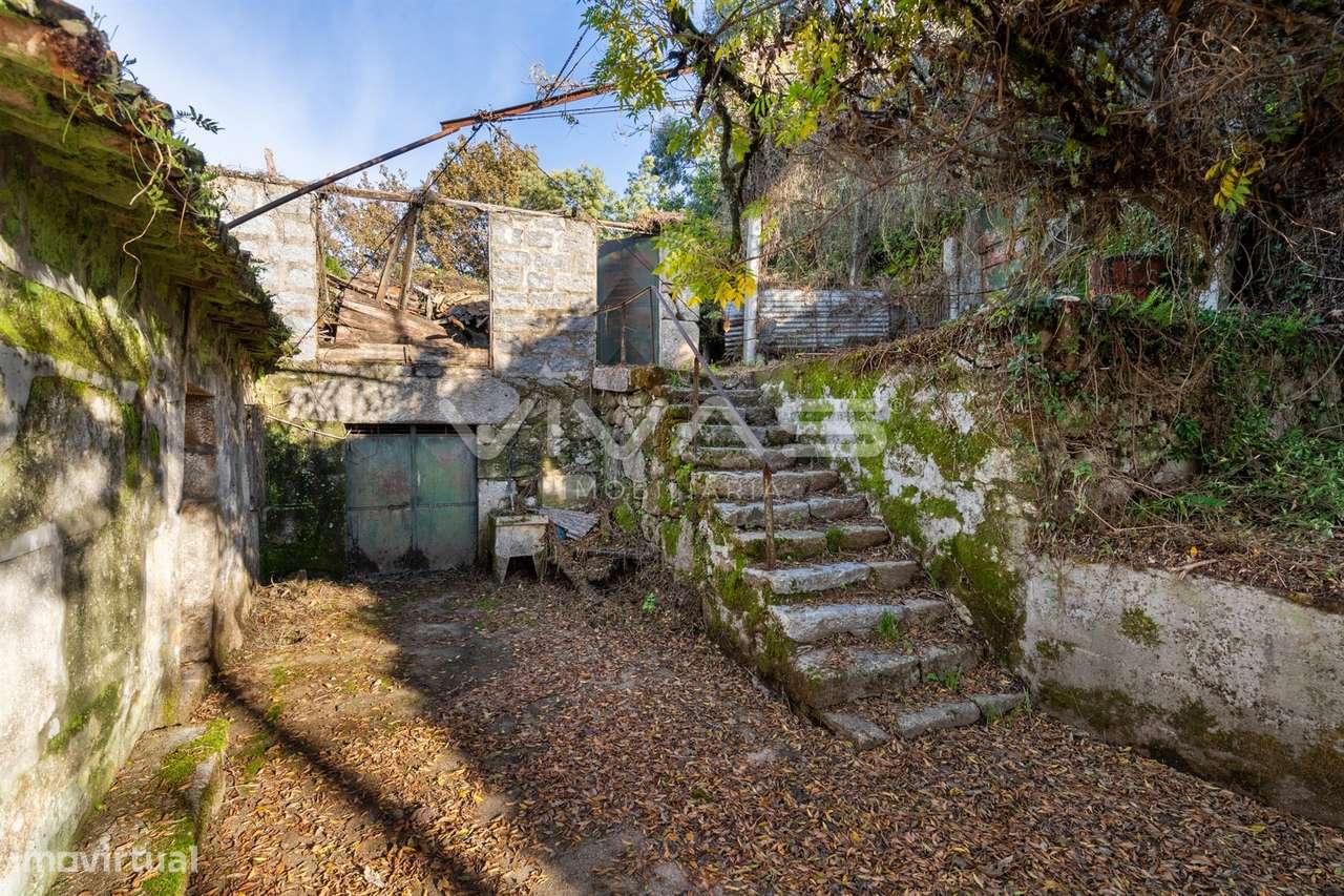 Moradia para Restaurar T0 Venda em Caires,Amares - Grande imagem: 2/22