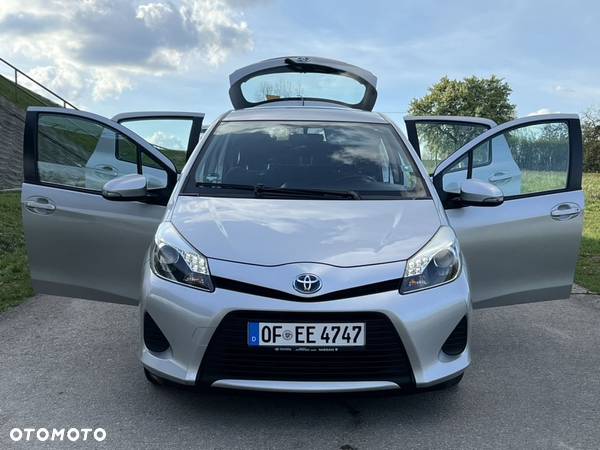 Toyota Yaris Hybrid 100 Premium - 28