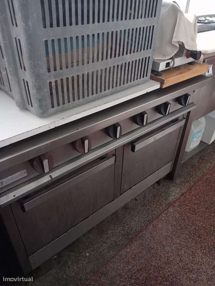 GRANDE OPORTUNIDADE ! TRESPASE DE CAFE EM GAIA-25