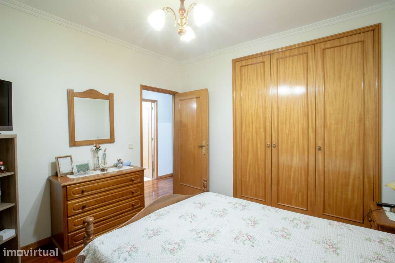 T2+1, em Vila Nova de Gaia, com garagem e varanda-10