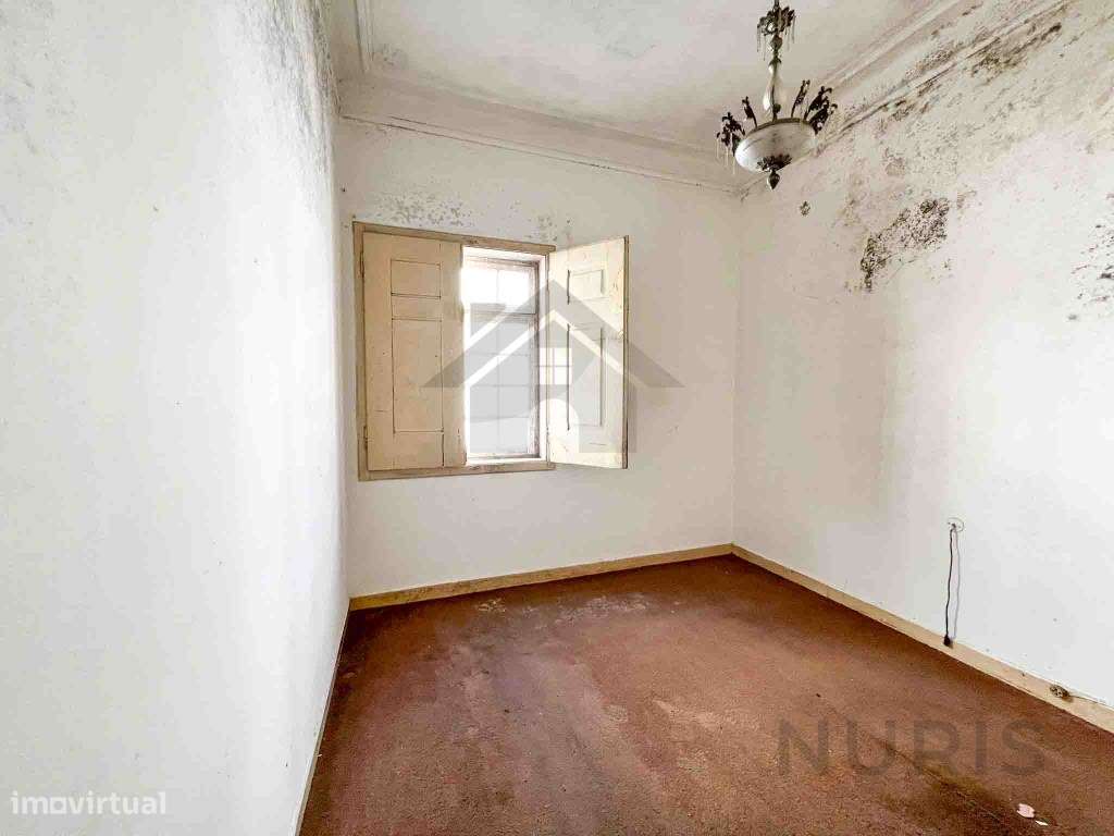 Moradia T3 com Espaço Comercial para Venda em Portimão-6