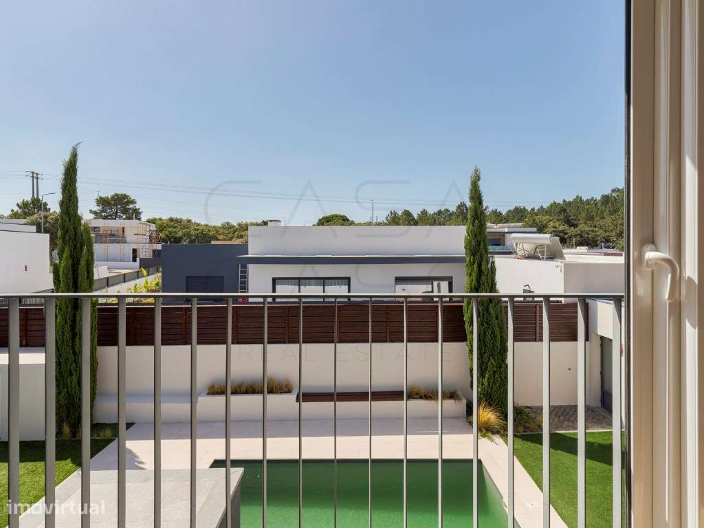 Moradia T3 com Piscina nos Jardins de Santiago - Setúbal-17