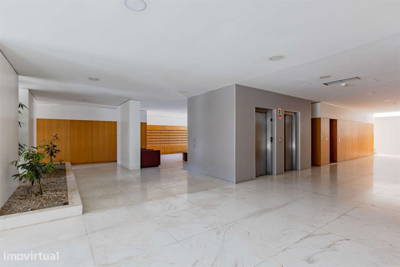 Apartamento T3 no Bessa com Varanda e Garagem box-32