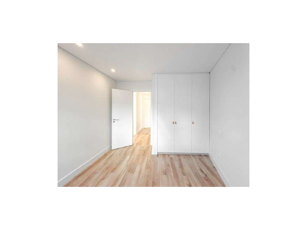 Apartamento T2 renovado no Monte Estoril-19