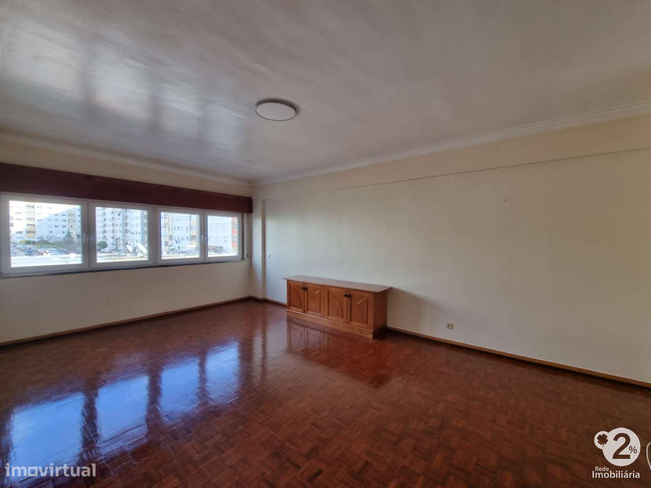 Apartamento T2 com 106m2 no centro de Massamá - Grande imagem: 2/18
