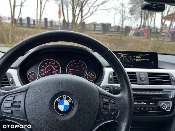 BMW Seria 3 320i Touring xDrive Luxury Line - 11