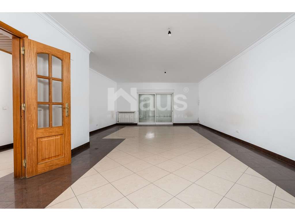 T3 com parqueamento e arrecadação-1