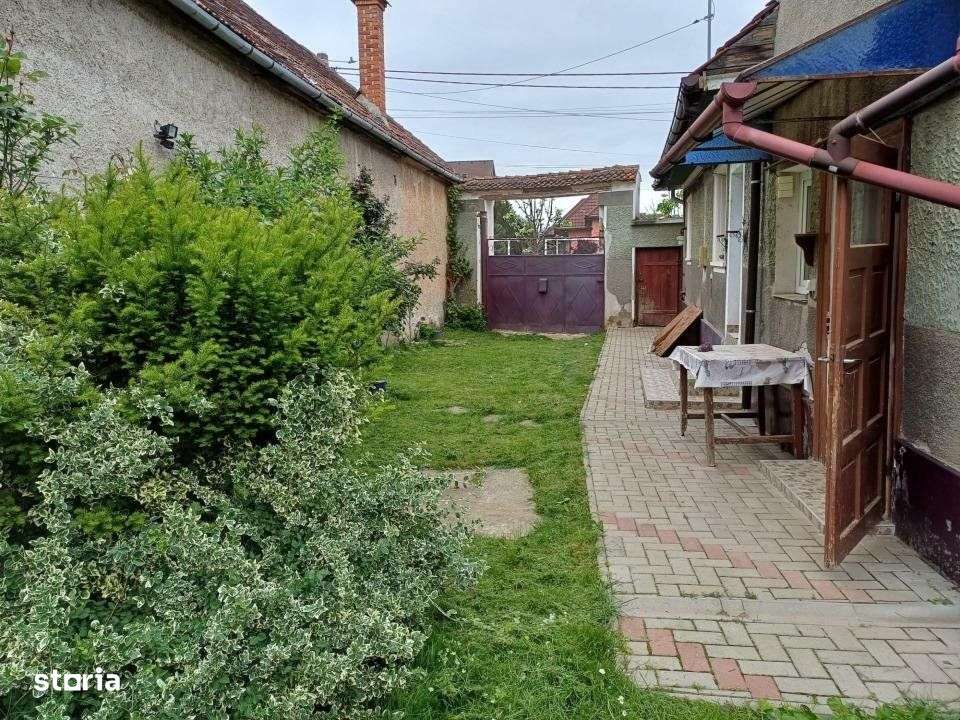 Casa batraneasca solida in zona semicentrala foarte linistita - Imagine principală: 3/9