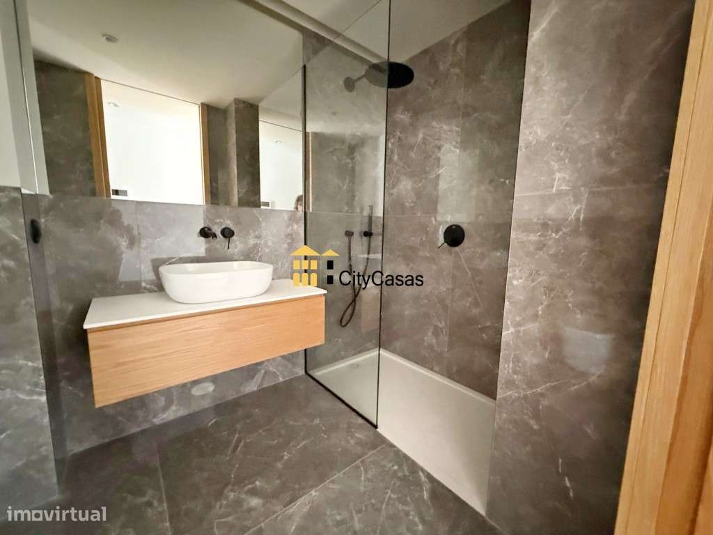 Apartamento T1 Novo c/ L. Garagem e Arrumos-10