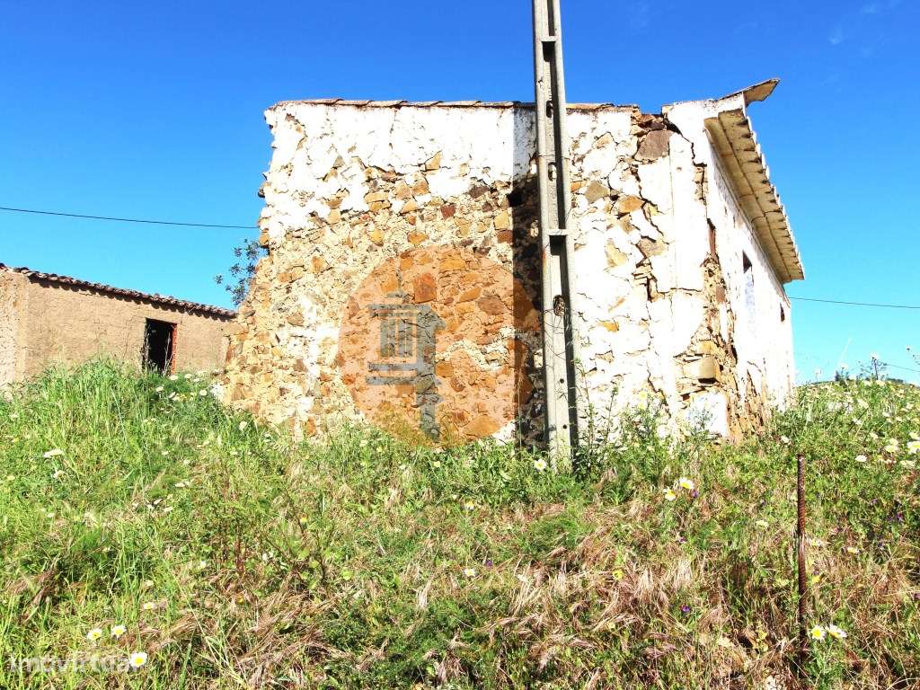 Propriedade com duas ruínas na serra de Conceição de Tavira - Grande imagem: 5/17