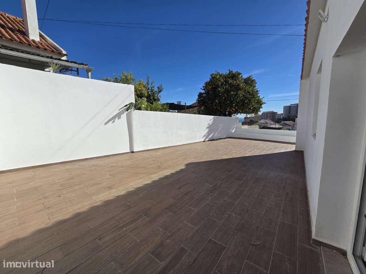 Fantástica Moradia T2 Totalmente Renovada, Independente em Setúbal-31