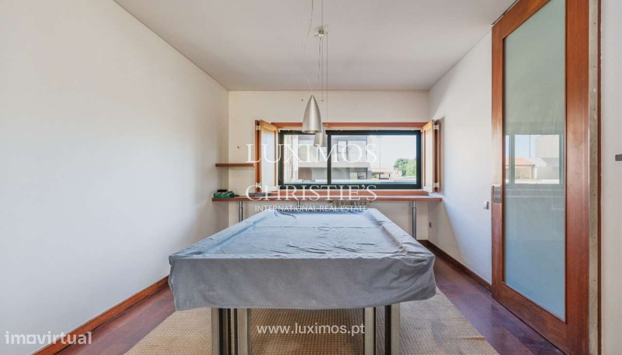 Moradia V4 com jardim e piscina à venda perto do mar em Lavra - Grande imagem: 5/24