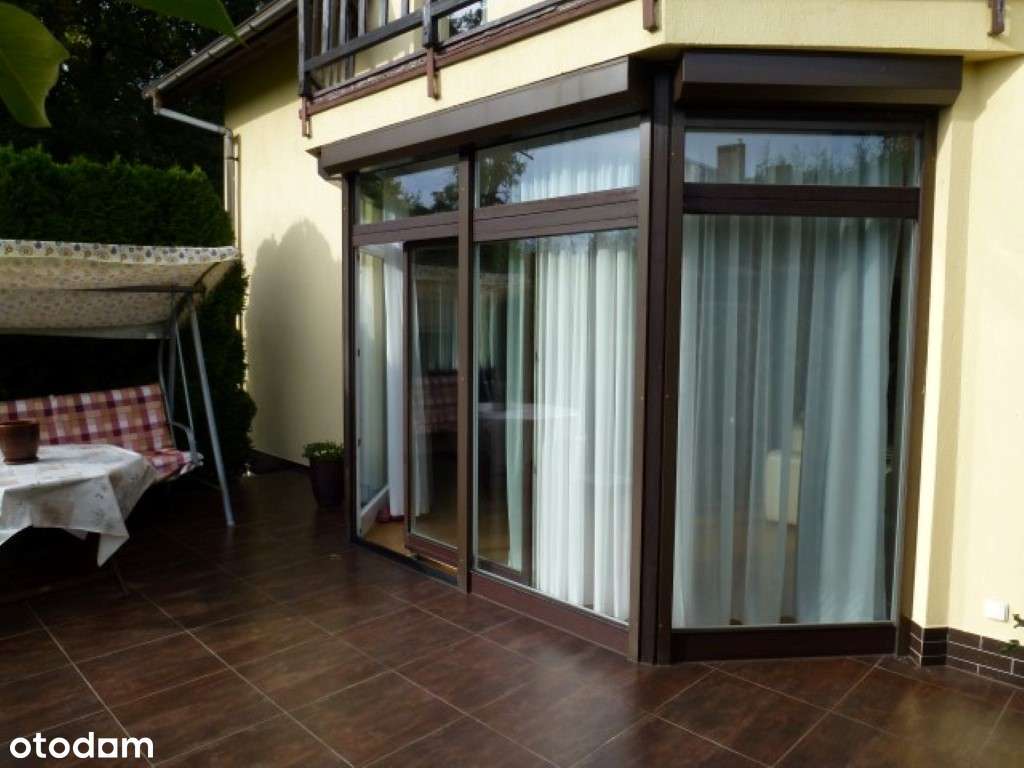 Skarjny szereg w Cieplicach z widokiem na góry. - Pełny obrazek: 4/12