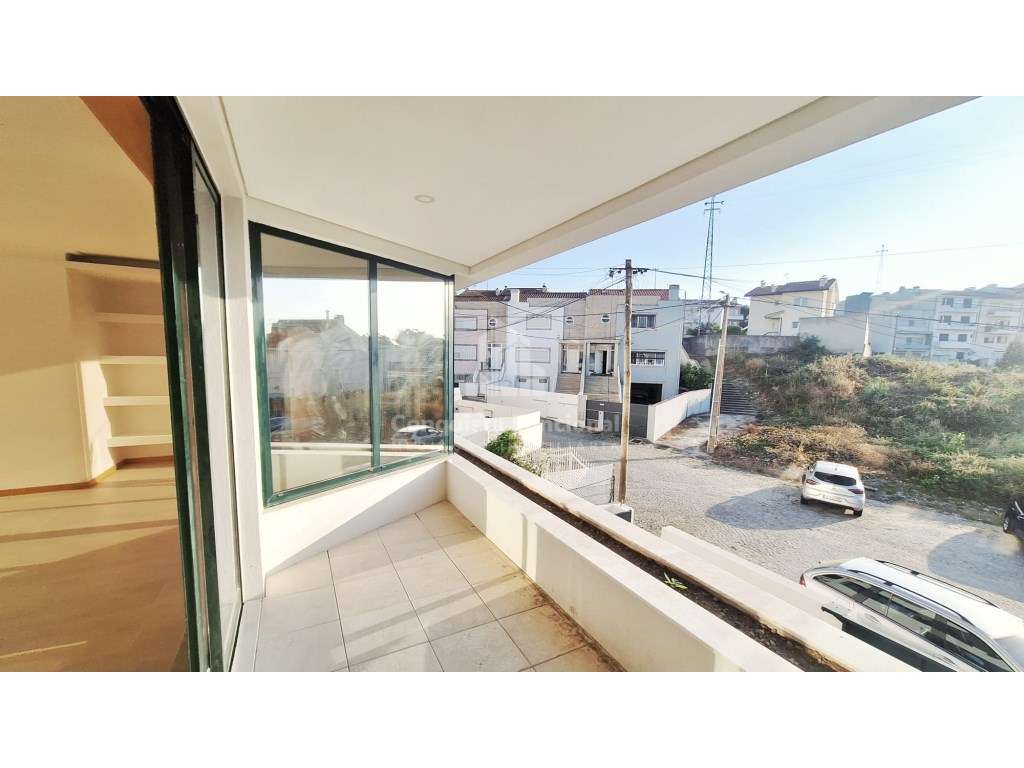 Moradia T4+2 | Valbom| Terraço e Churrasqueira-4