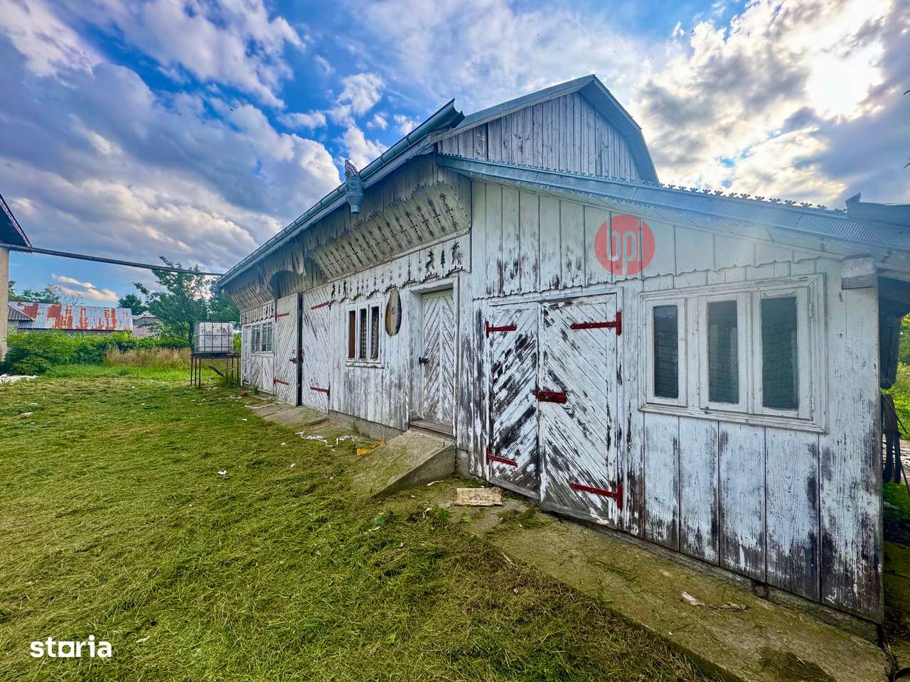 SE VINDE VILA cu 12 cam. “la gri” cu peste 40ari teren in Forasti, SV-16