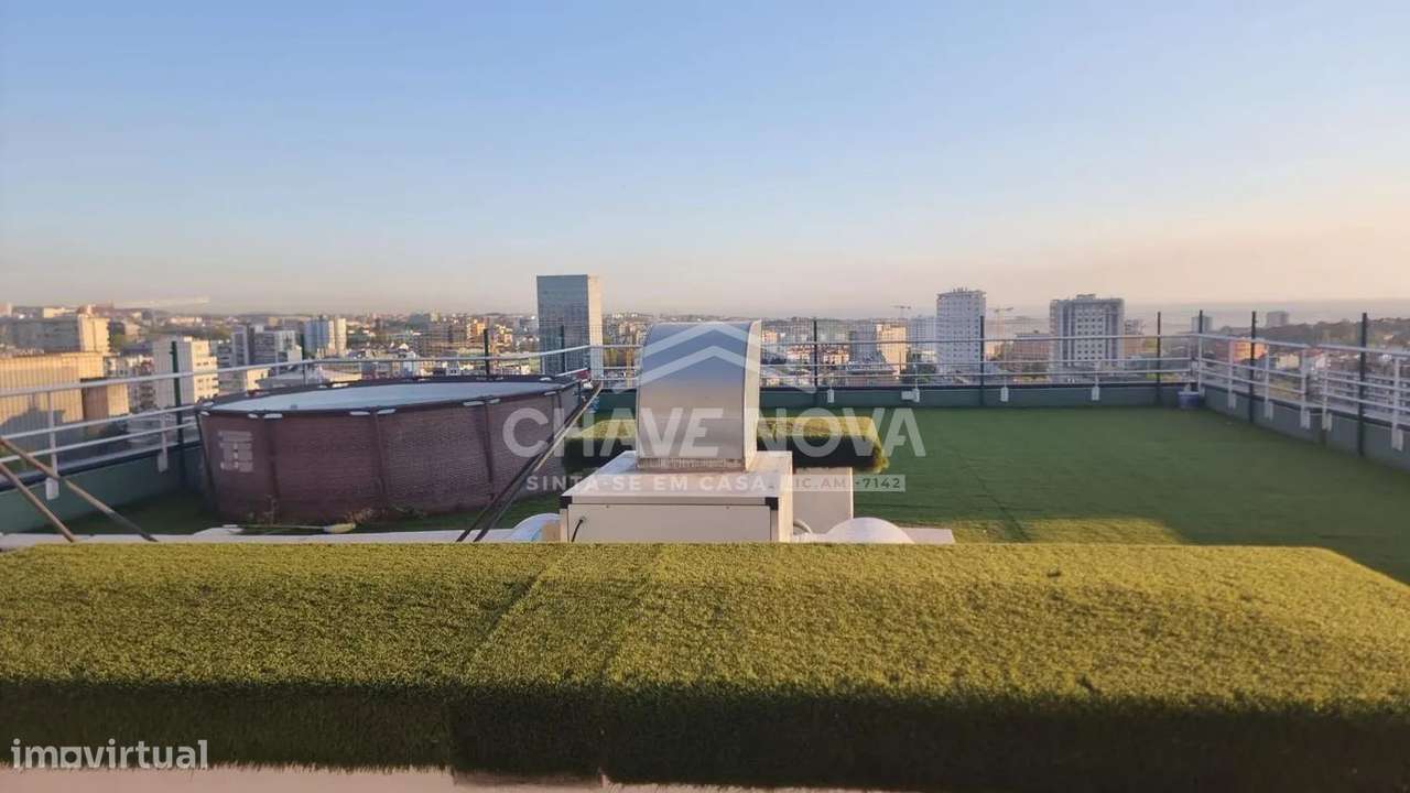 Penthouse T5 Na Rua Do Professor Damiao Peres Ramalde Porto