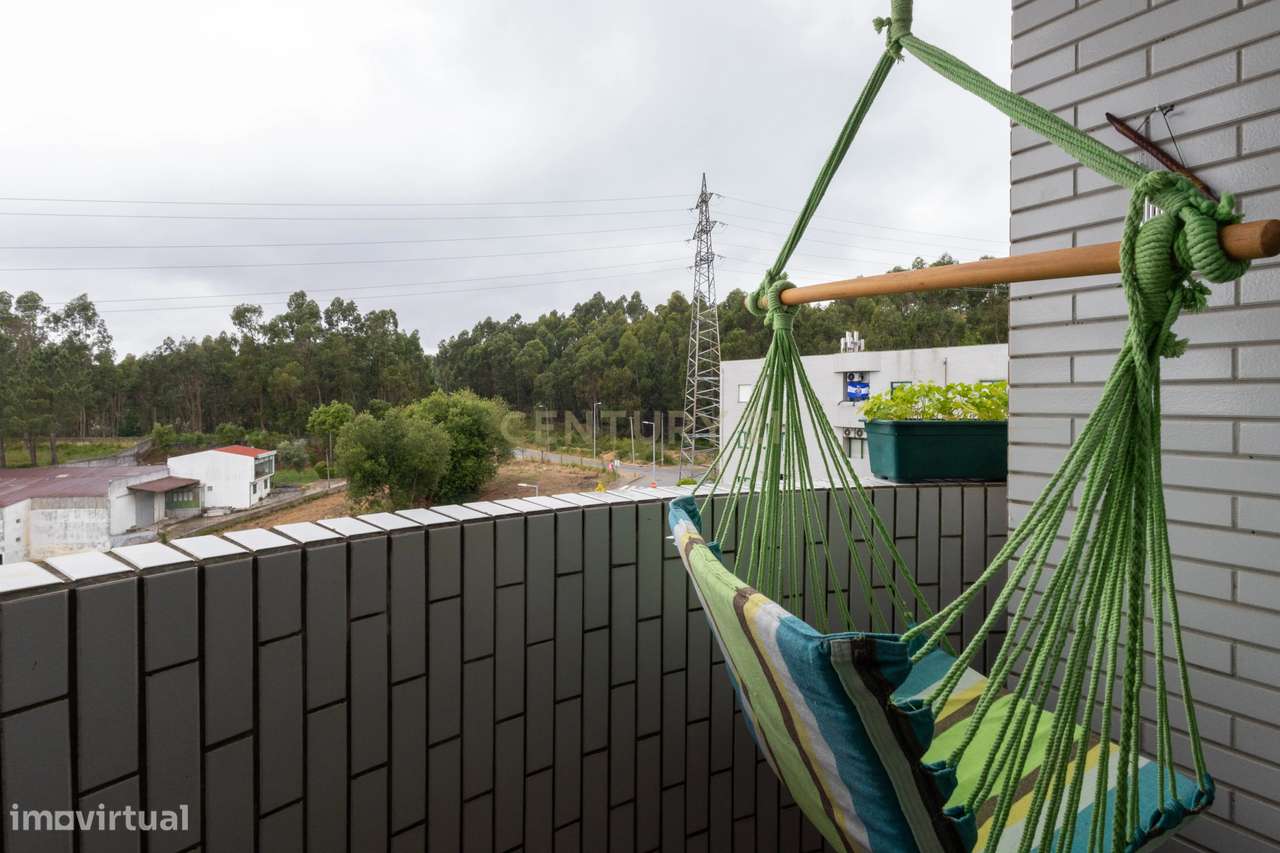 Fantástico Apartamento T2 com Lareira, Varanda e Lugar de Garagem | Fâ-5