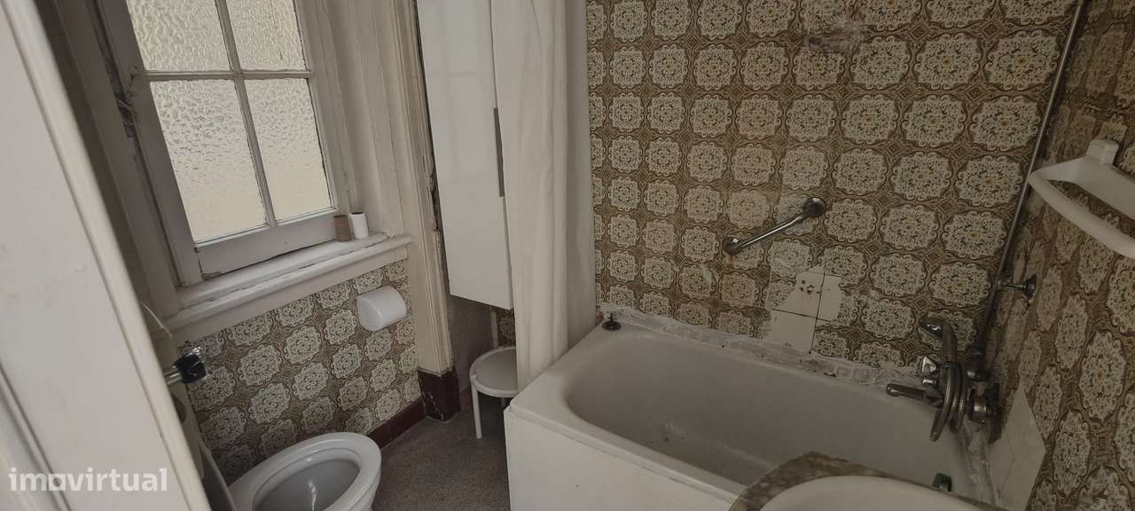 APARTAMENTO T-3 RUA TOMÁS RIBEIRO PARA REMODELAÇÃO TOTAL-20