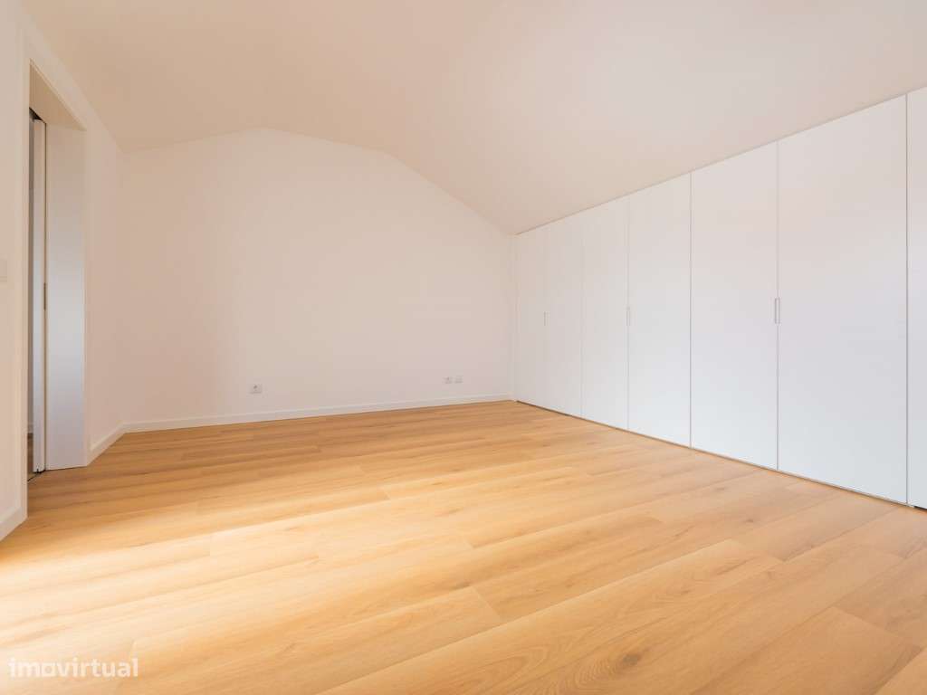 MORADIAS T2+1 e T3+1 GARAGEM E JARDIM, BELAS-46