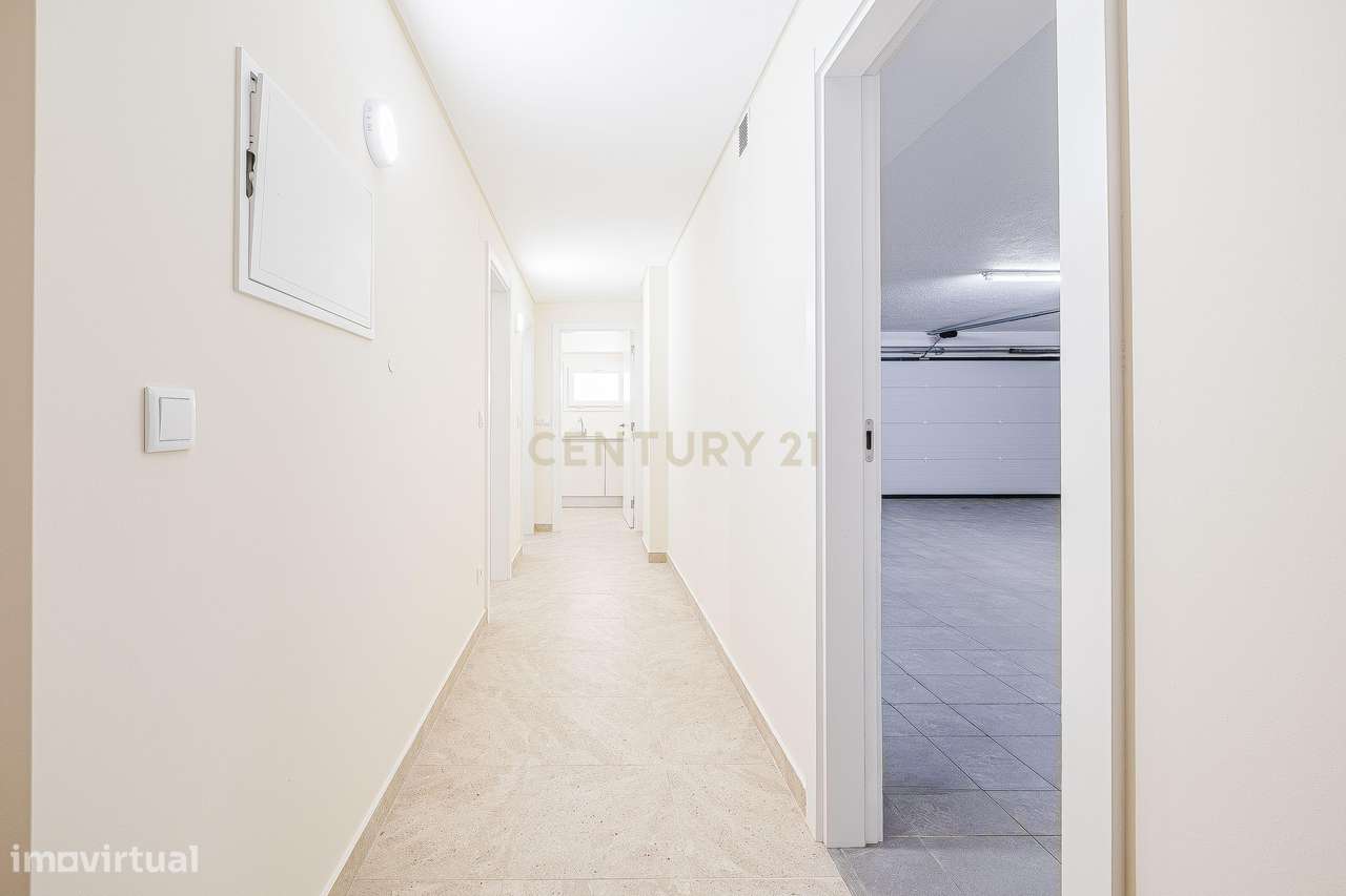 Moradia T4+1 Contemporânea com Piscina-19