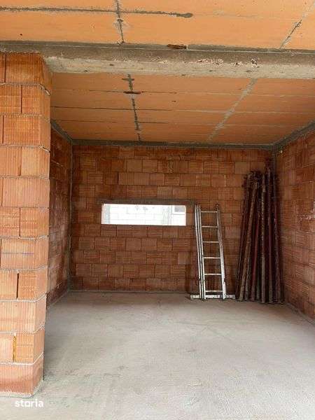 Se vinde casa la rosu in Livada, jud. Arad - Imagine principală: 5/8