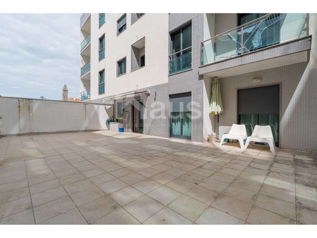 T3 com terraço, varanda e parqueamento-9