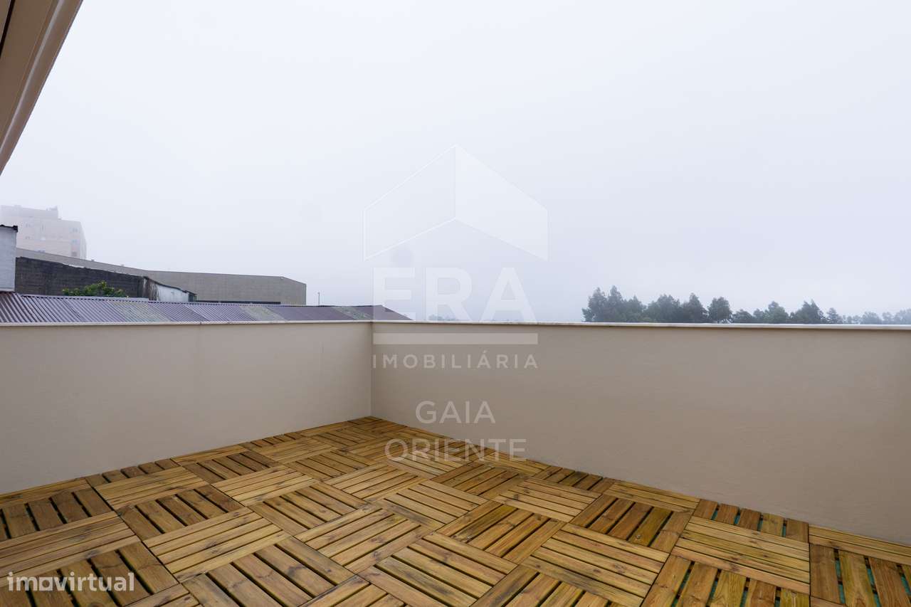 Moradia T3 Renovada junto à A1 nos Carvalhos-21