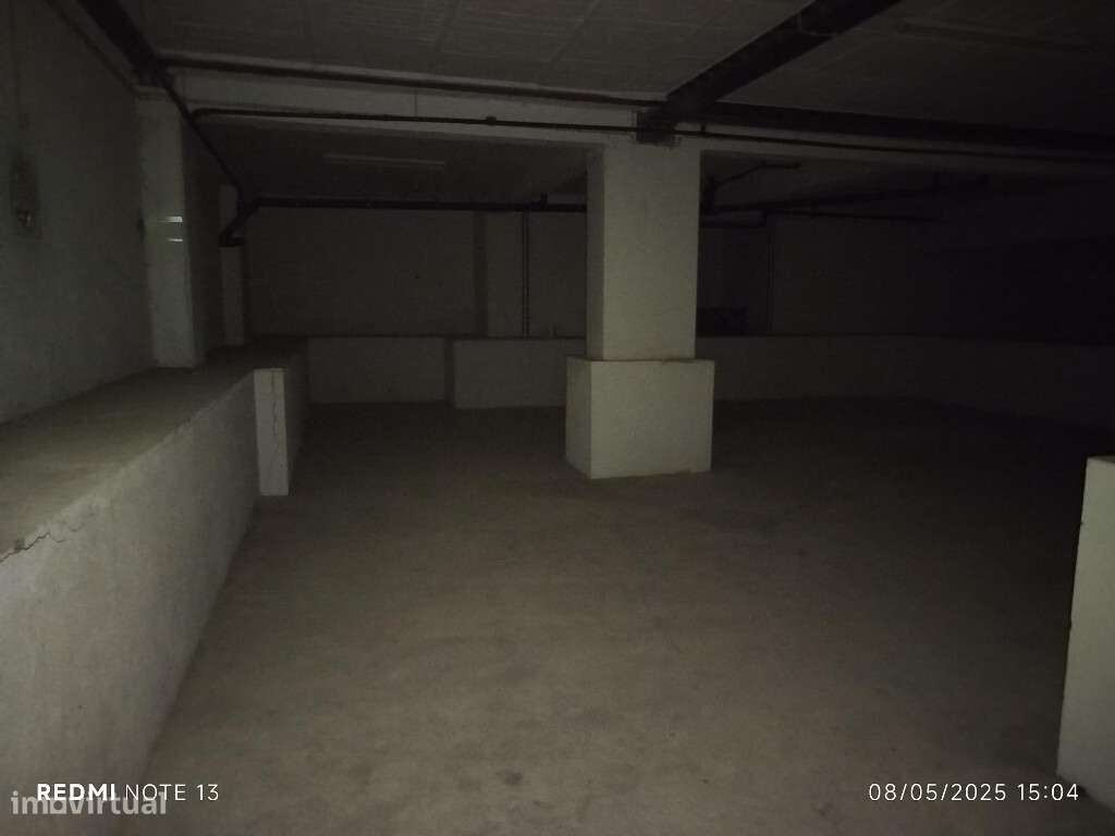 Armazém / Estacionamento para venda em Lisboa-7