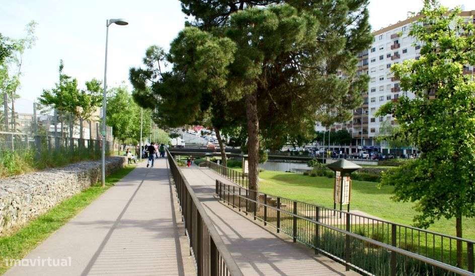 Espaço comercial/empresarial com 2.466 m2, frente à estação de comboio - Grande imagem: 5/5