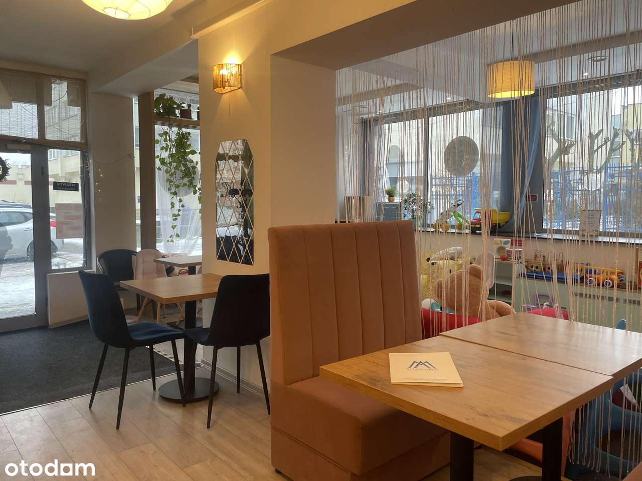 Odstępne za w pełni funkcjonującą kawiarnię dla dzieci, obejmujące-3