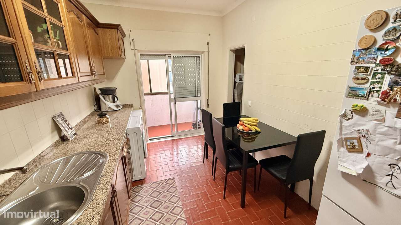 Apartamento T2 espaçoso com 2 varandas, próximo de tudo!-7