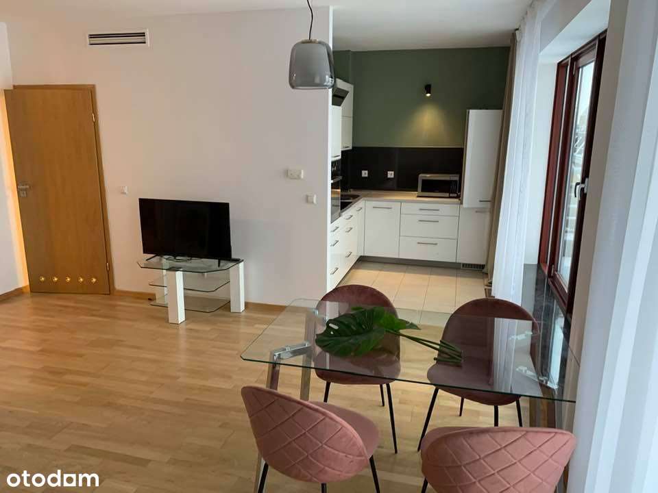 Przestronne 2-pokojowe mieszkanie z balkonem i garażem-0