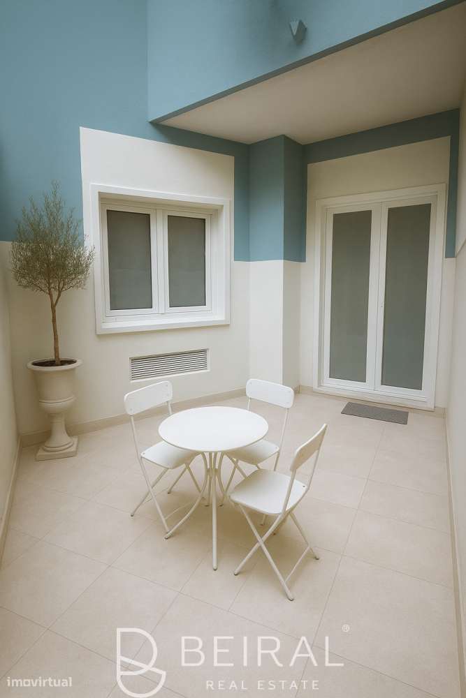 Apartamento T2 com logradouro no centro de Lisboa-1