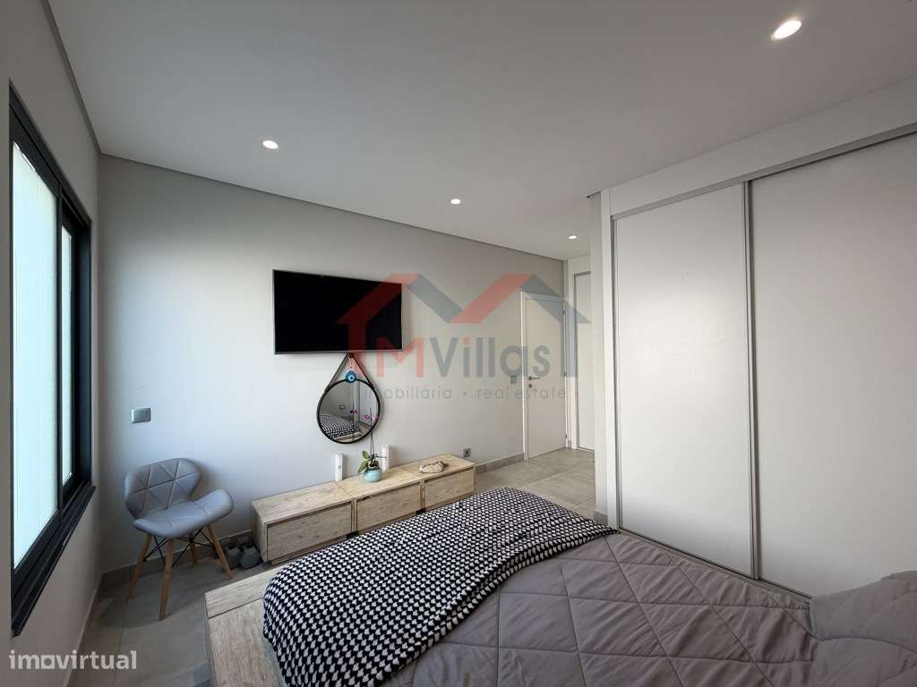 Apartamento T2 no centro com garagem e grande terraço - Almancil-8