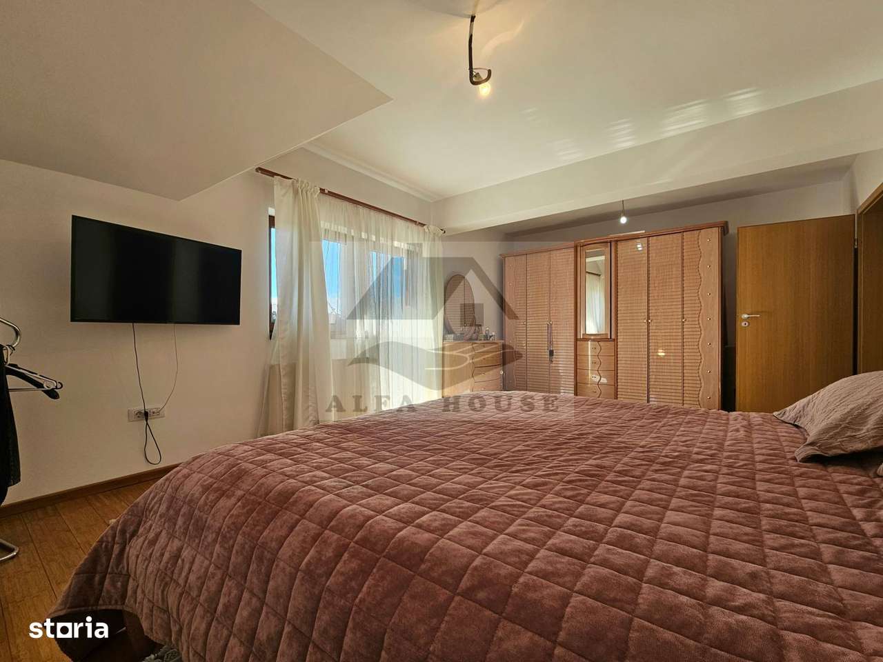 Casă individuala cu 5 camere, 270 mp, Tractorul - zona Coresi-19