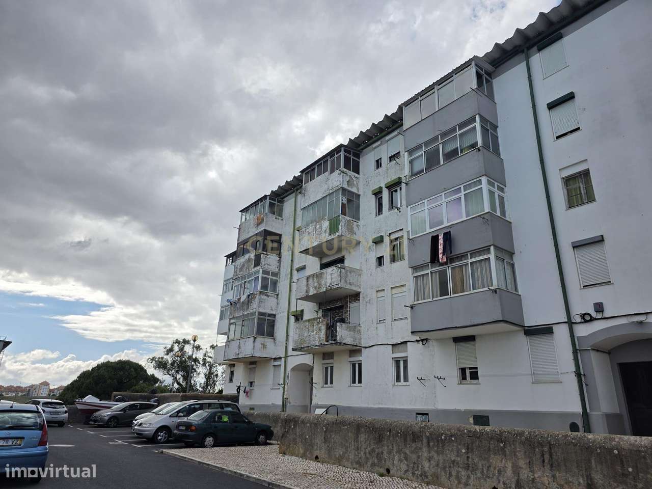 Apartamento T3 em Monte Abraão com bons acessos e proximidade a Lisboa-22