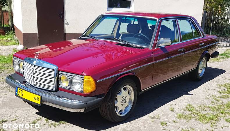 Mercedes-Benz W123 - 1