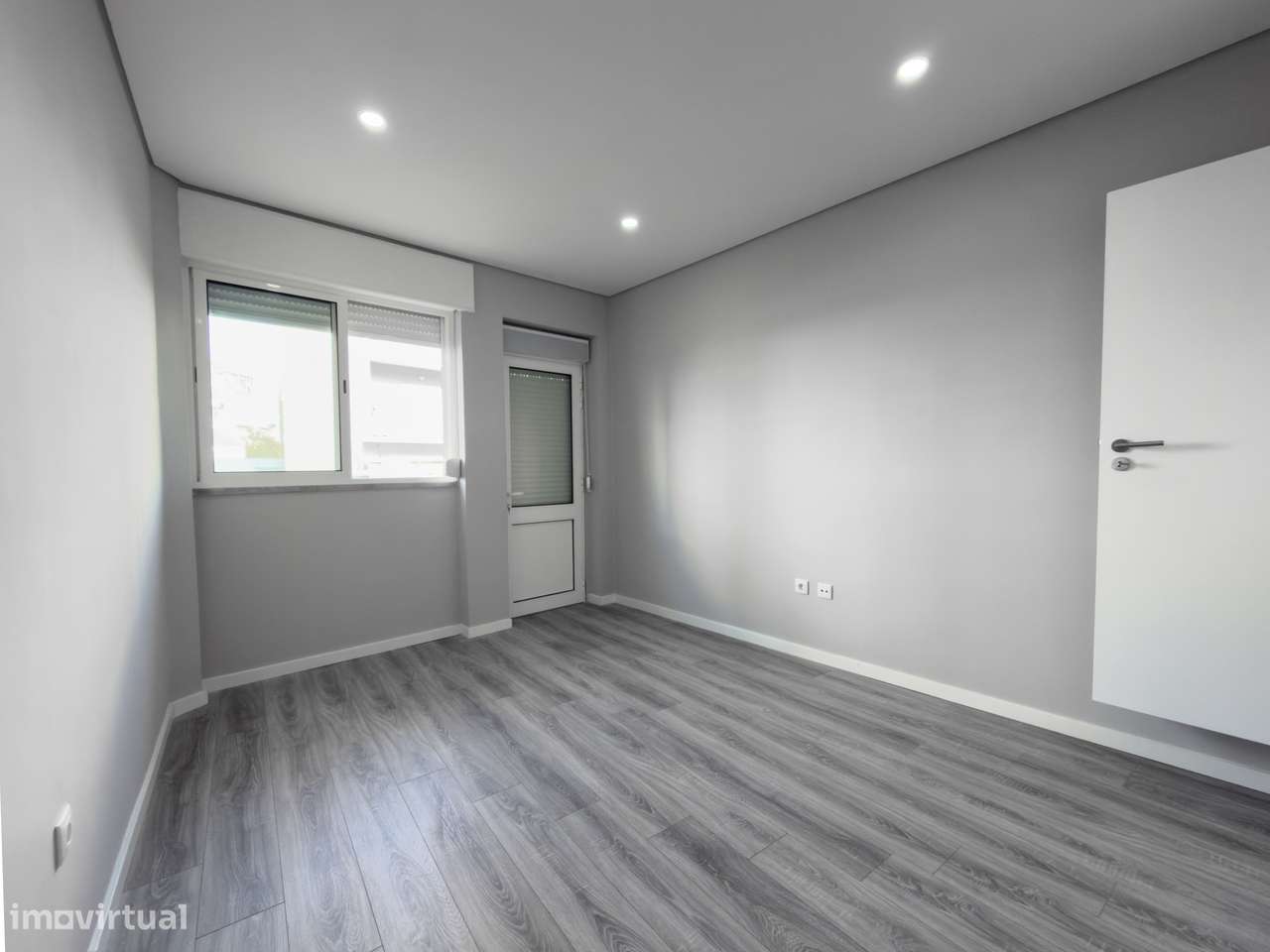 Apartamento T3 com logradouro, totalmente renovado-21