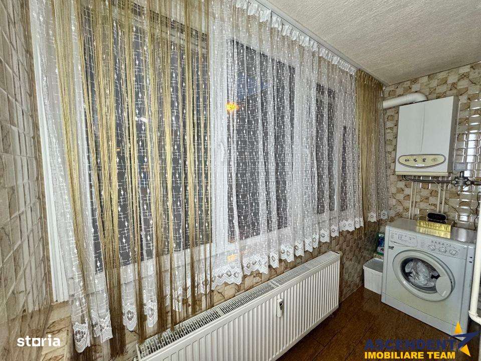 Apartament 3 camere, decomandat, etaj1, loc parcare,Tractorul,Brasov - Imagine principală: 5/18