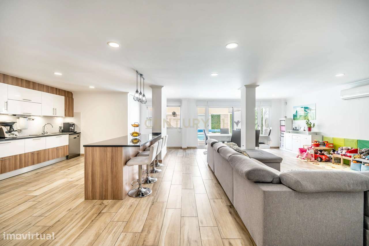 Moradia T6 com Piscina e 2 Anexos em Faro – Totalmente Renovada com Ma - Grande imagem: 2/34