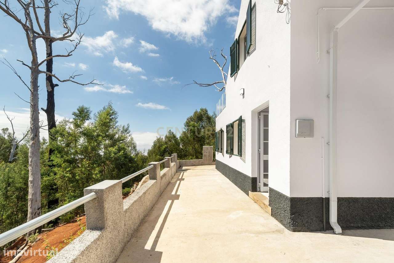 Oportunidade Única - Casa T2 - Renovada -  Funchal - Ilha da Madeira-10