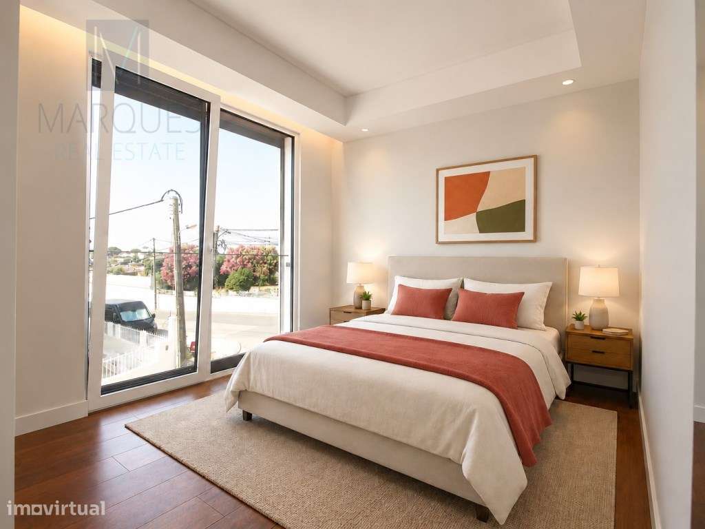 Moradia T5 com 4 Suites, Jardim e Piscina na Charneca da Caparica-9