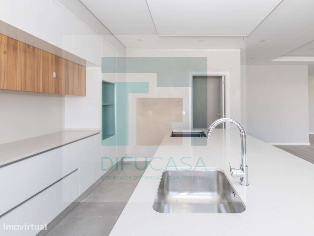 Moradia Isolada T4 Duplex com Piscina e Garagem-12